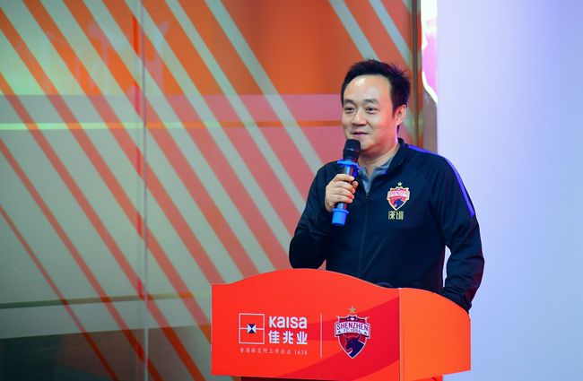小时候，我一直梦想着能穿上那不勒斯球衣，在那里踢球并成为队长。